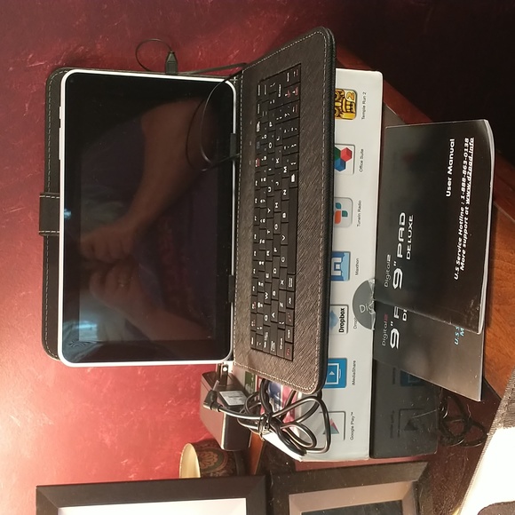 Digital2 D2-961G_MG - Gold Tablet Bundle - Picture 2 of 9